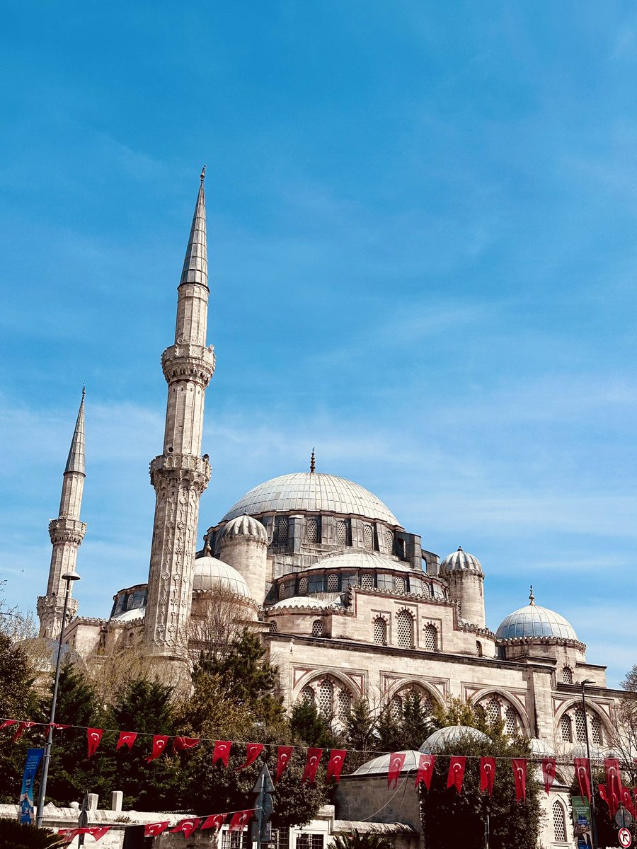 sinannkru's tweet photo. ﴾4﴿ O gece melekler ve ruh, rablerinin izniyle her bir iş için iner dururlar.
﴾Kadir Suresi﴿ 

Kadir Gecemiz mübarek olsun.
#KadirGecesi #hayırlıcumalar https://t.co/7tRWSsuoY3