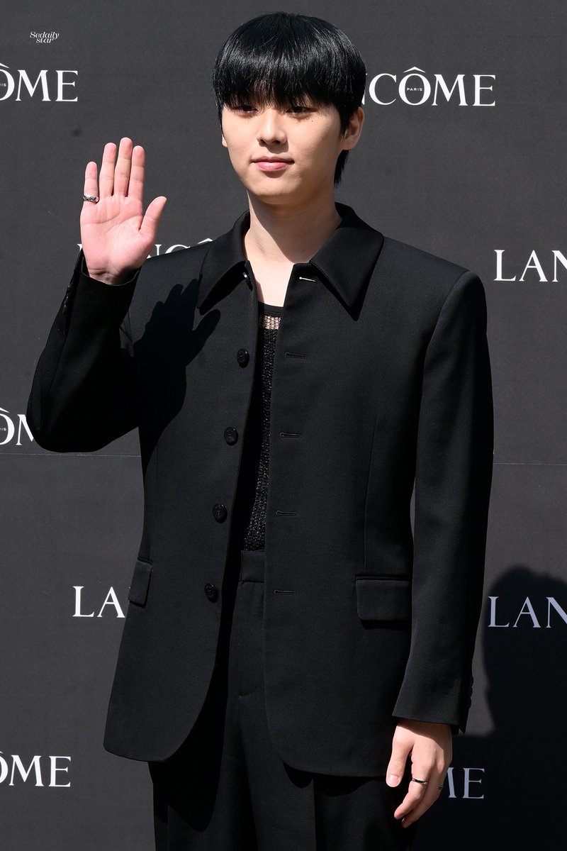 sedaily_star's tweet image. 240405 랑콤 포토콜 최현욱

다들 닭도리탕 맛있게 먹었쥬? 😛

🔗sedaily.com/NewsView/2D7SL…

#랑콤 #LANCOM
#최현욱 #CHOIHYUNWOOK