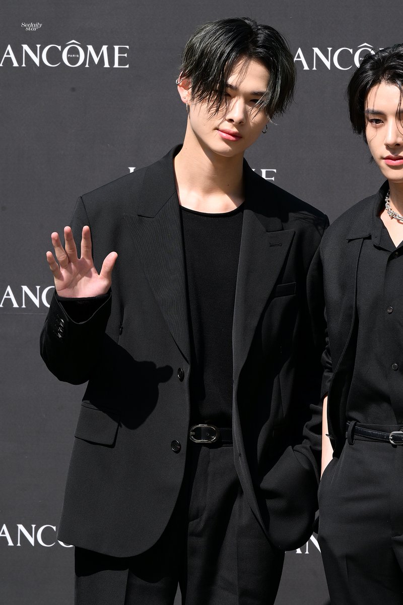 sedaily_star's tweet image. 240405 랑콤 포토콜 엔하이픈 니키

우와 꽃ㅊ미남이다‼️

🔗sedaily.com/NewsView/2D7SL…

#랑콤 #LANCOM
#엔하이픈 #ENHYPEN
#니키 #NIKI #NI_KI #ニキ