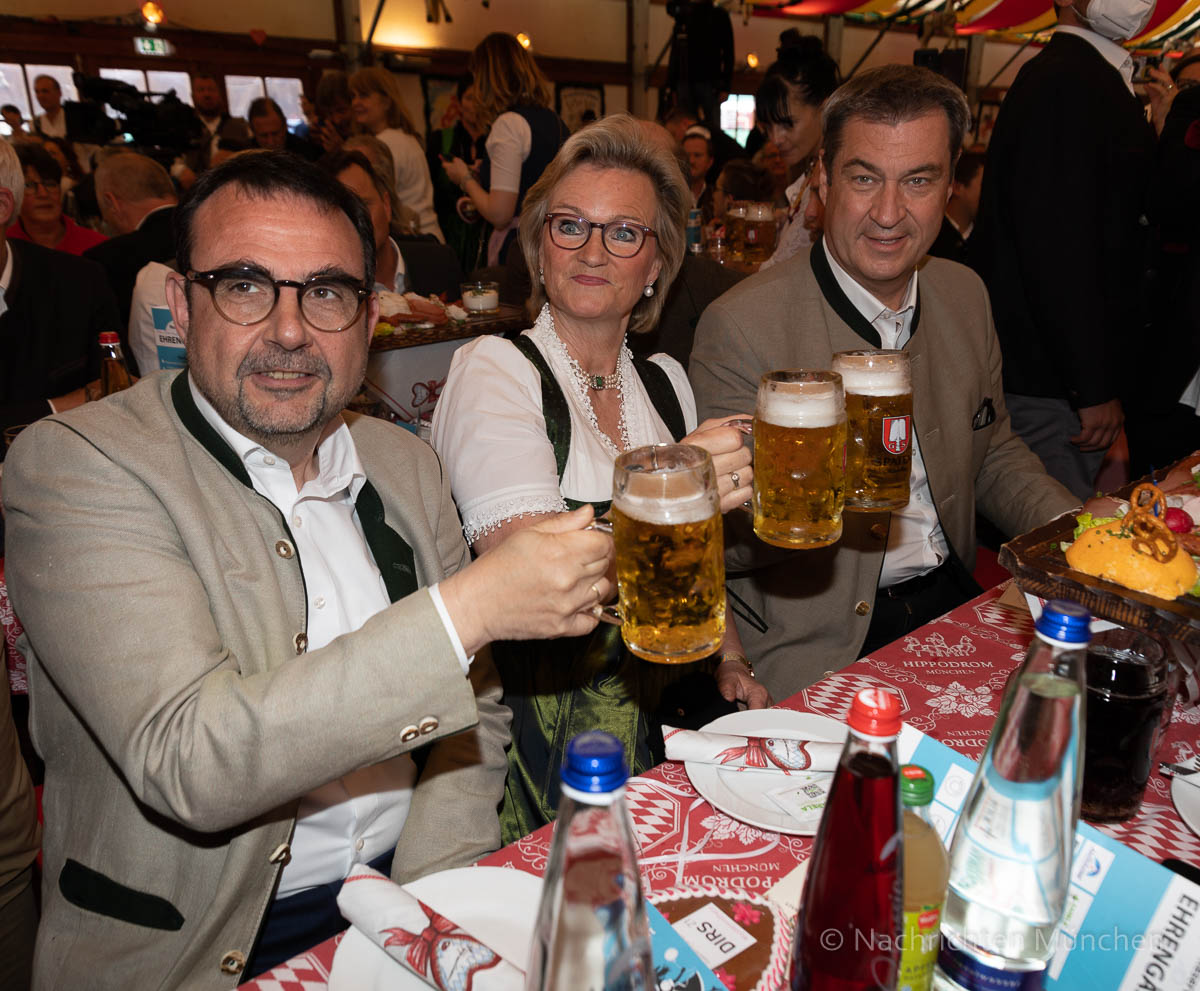 Markus Söder, der bayerische MP, der Europas größtes Drogenfest, das Oktoberfest veranstaltet und seine CSU, die das Zell-Nervengift Alkohol als  Wahlkampfrequisite einsetzt, hetzen - ohne Evidenz - am lautesten gegen die Cannabis Teil-Legalisierung.

Was für korrupte Heuchler!