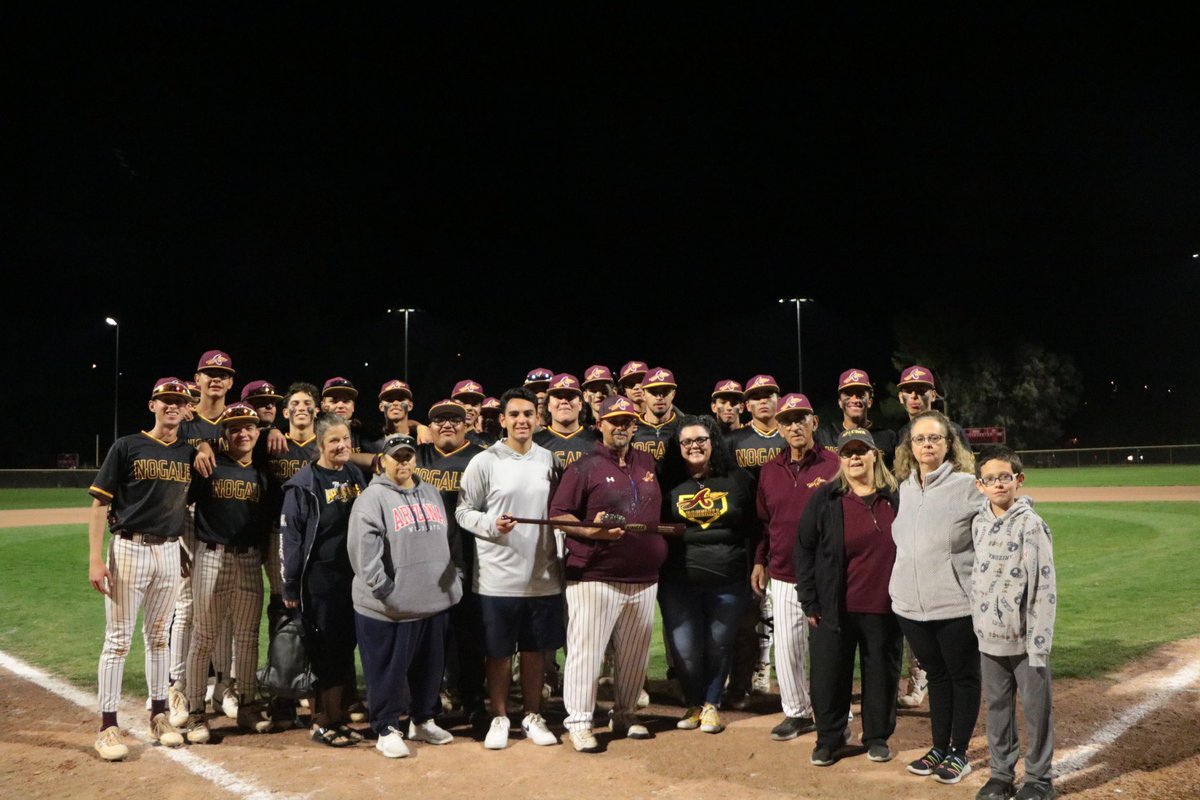 Congratulations to Coach Favela on eclipsing the 400 career wins mark! Thank you for your hard work, dedication, and exemplary leadership for the past 2 decades! #ApachePride <a href="/nogalesnews/">Nogales International</a> <a href="/AndyMorales8/">Andy Morales</a> <a href="/AZPreps365/">AZPreps365</a> <a href="/NogalesSports/">NI Sports</a>