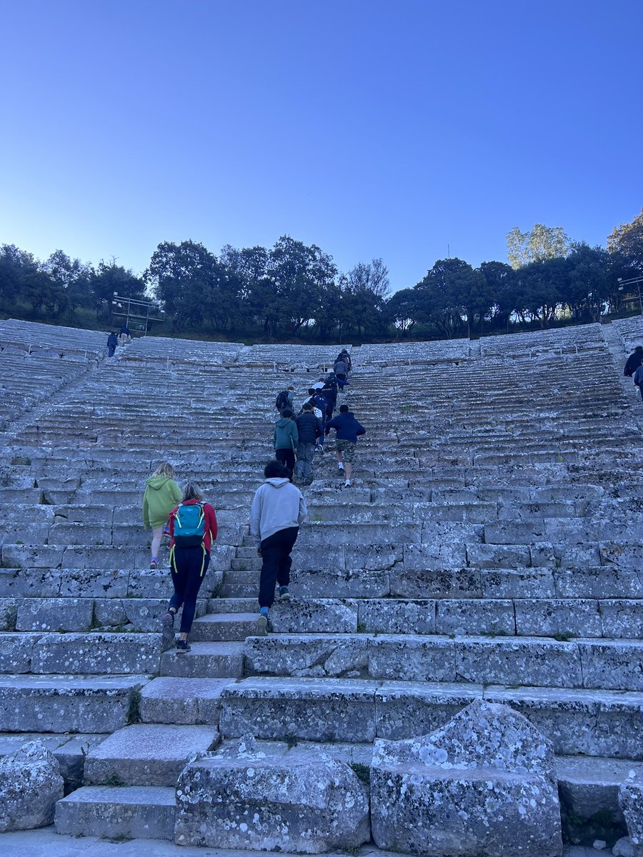ClassicsMTS's tweet image. First stop of our last day - the theatre at Epidavros 🎭