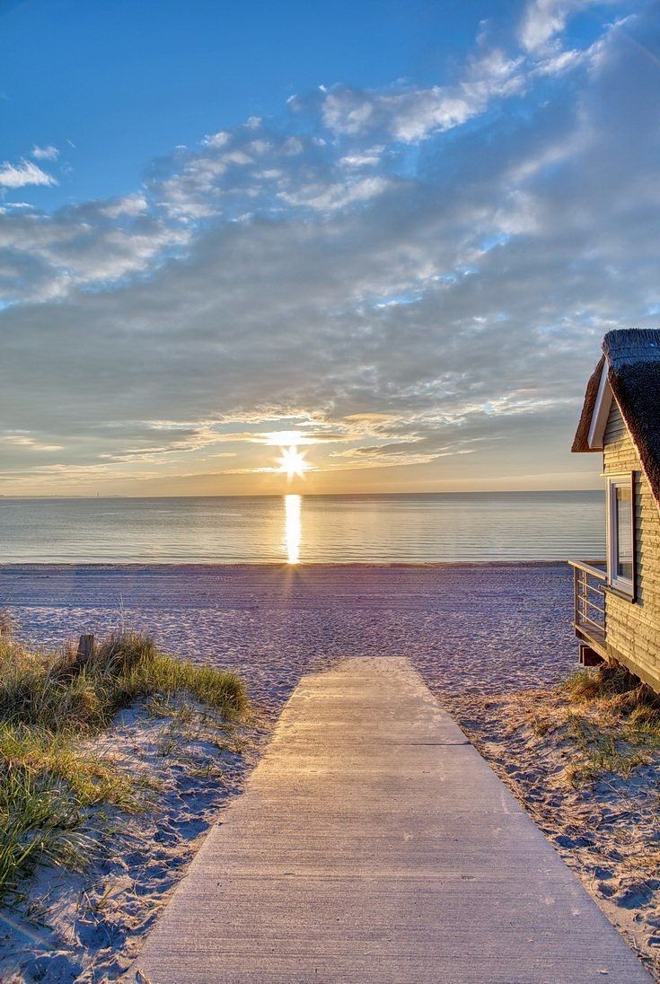 A perfect start to the day 🏖️🏖️ #sunrise #beachlife #BeachVibes