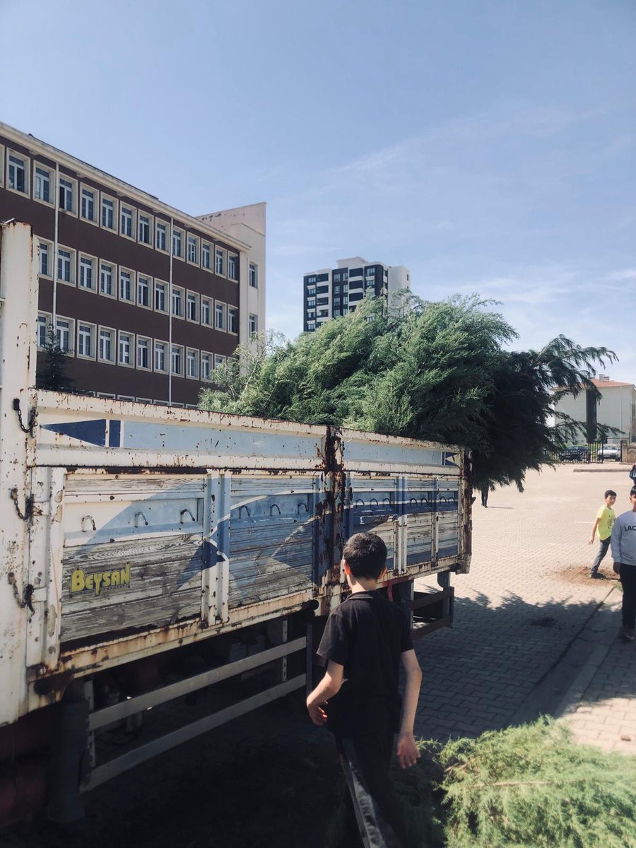 Okulumuz peyzaj çalışmaları tüm hızıyla devam ediyor.Cevre duzenlemesinde katkilarindan dolayi emeği geçen sayin il milli eğitim müdür yardımcımız <a href="/cafer_gulseven/">Cafer GÜLSEVEN</a> , ilçe milli eğitim müdürümüz <a href="/Kayahansubasi/">Kayahan Subaşı</a> ' na şükranlarımızı sunarız
 <a href="/ronmer306/">Yılmaz Türk</a> <a href="/Diyarbakirmem/">Diyarbakır İl Millî Eğitim Müdürlüğü</a> <a href="/Murat4Kucukali/">Murat Küçükali</a>