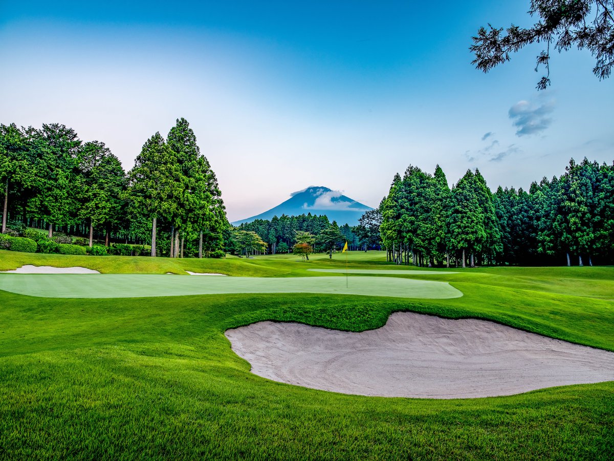 isps_champ_jp's tweet photo. 世界のトッププロによる数々の名勝負が繰り広げられてきた太平洋クラブ御殿場コースで開催🏌️リース・ジョーンズ＆松山英樹プロにより2018年に国際水準のトーナメントコースへ✨ 富士山の壮大な景色を背に繰り広げられる熱戦にご期待ください❗️
#ISPSHandaChampionship
@dpworldtour
@ISPSHandaJapan https://t.co/LsPPwzW4GV