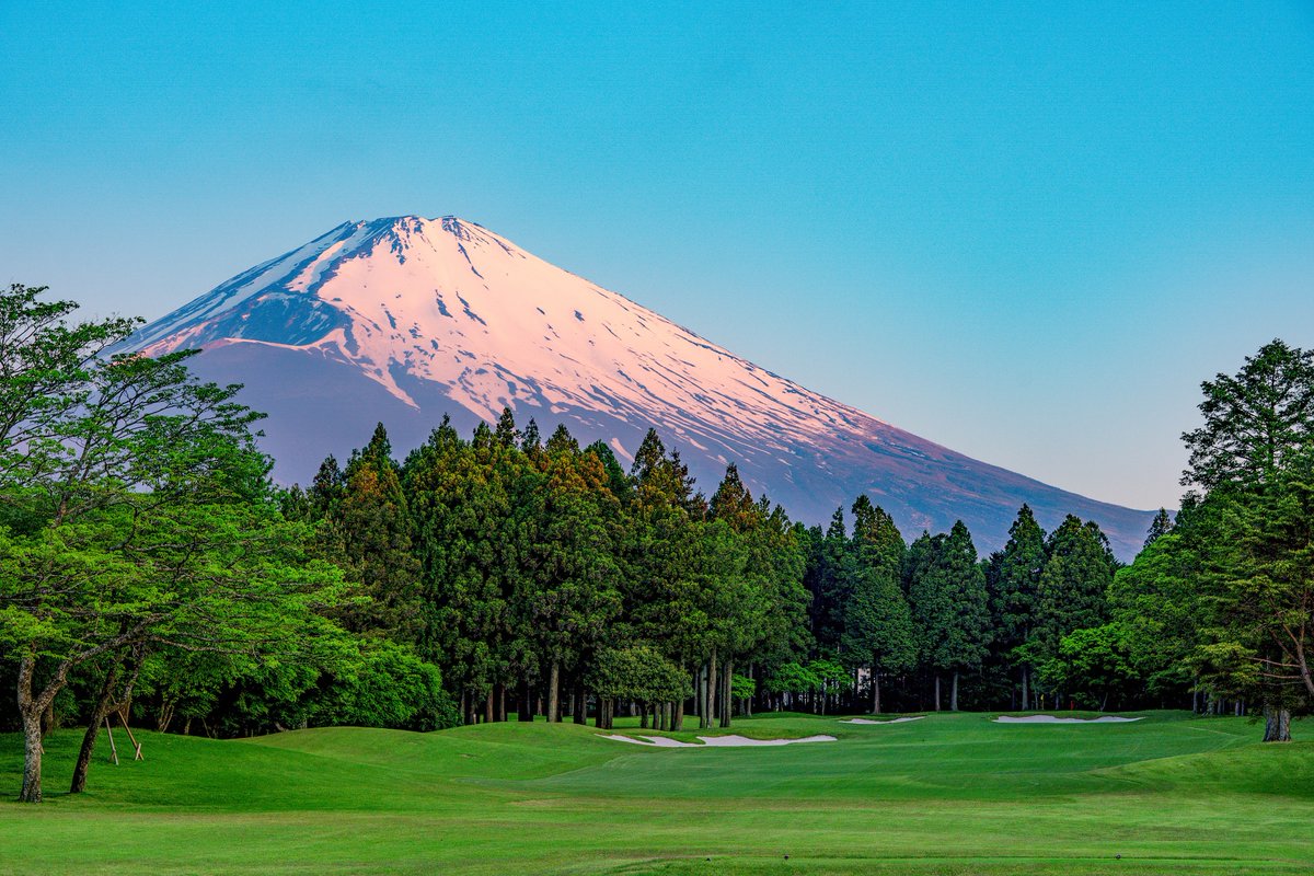 isps_champ_jp's tweet photo. 世界のトッププロによる数々の名勝負が繰り広げられてきた太平洋クラブ御殿場コースで開催🏌️リース・ジョーンズ＆松山英樹プロにより2018年に国際水準のトーナメントコースへ✨ 富士山の壮大な景色を背に繰り広げられる熱戦にご期待ください❗️
#ISPSHandaChampionship
@dpworldtour
@ISPSHandaJapan https://t.co/LsPPwzW4GV