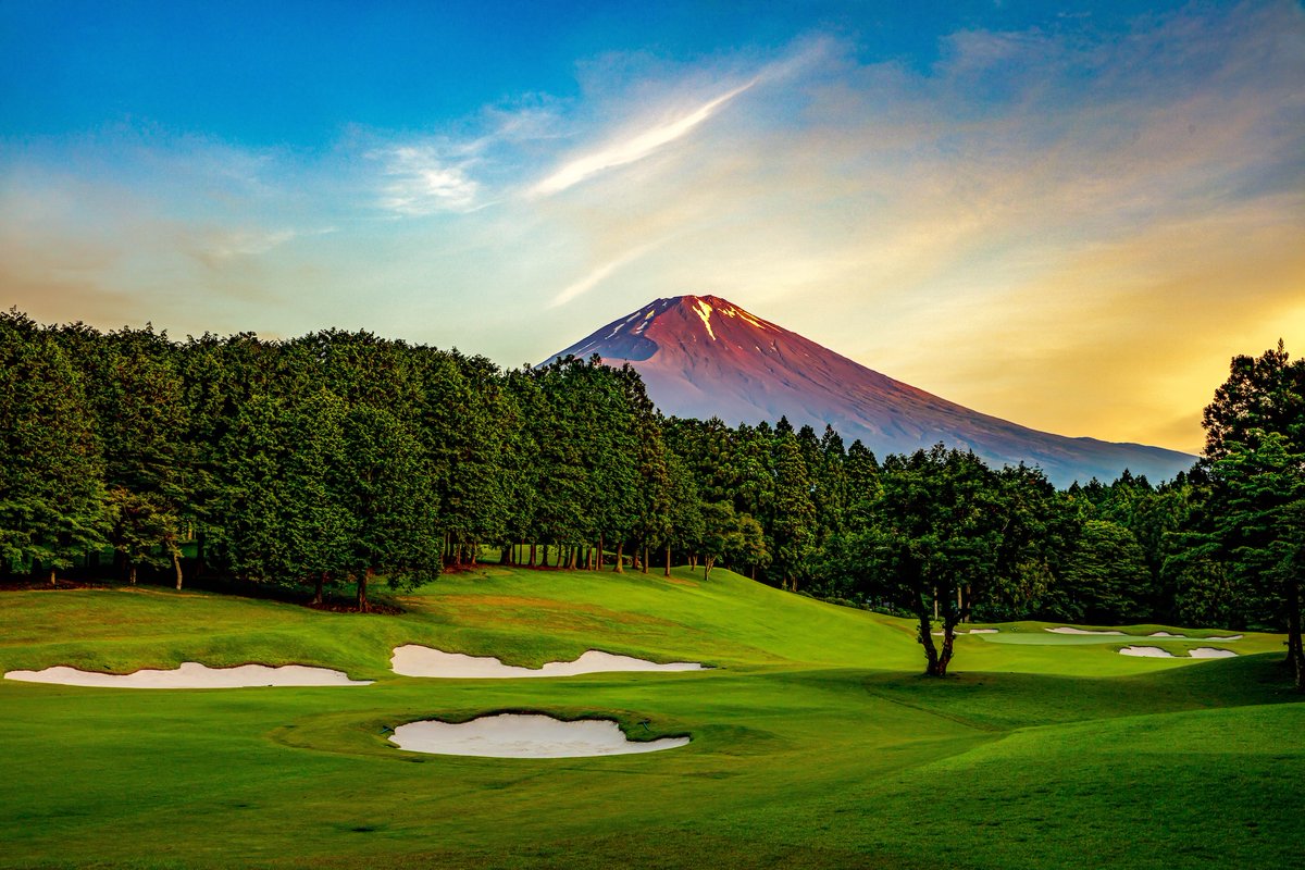 isps_champ_jp's tweet photo. 世界のトッププロによる数々の名勝負が繰り広げられてきた太平洋クラブ御殿場コースで開催🏌️リース・ジョーンズ＆松山英樹プロにより2018年に国際水準のトーナメントコースへ✨ 富士山の壮大な景色を背に繰り広げられる熱戦にご期待ください❗️
#ISPSHandaChampionship
@dpworldtour
@ISPSHandaJapan https://t.co/LsPPwzW4GV