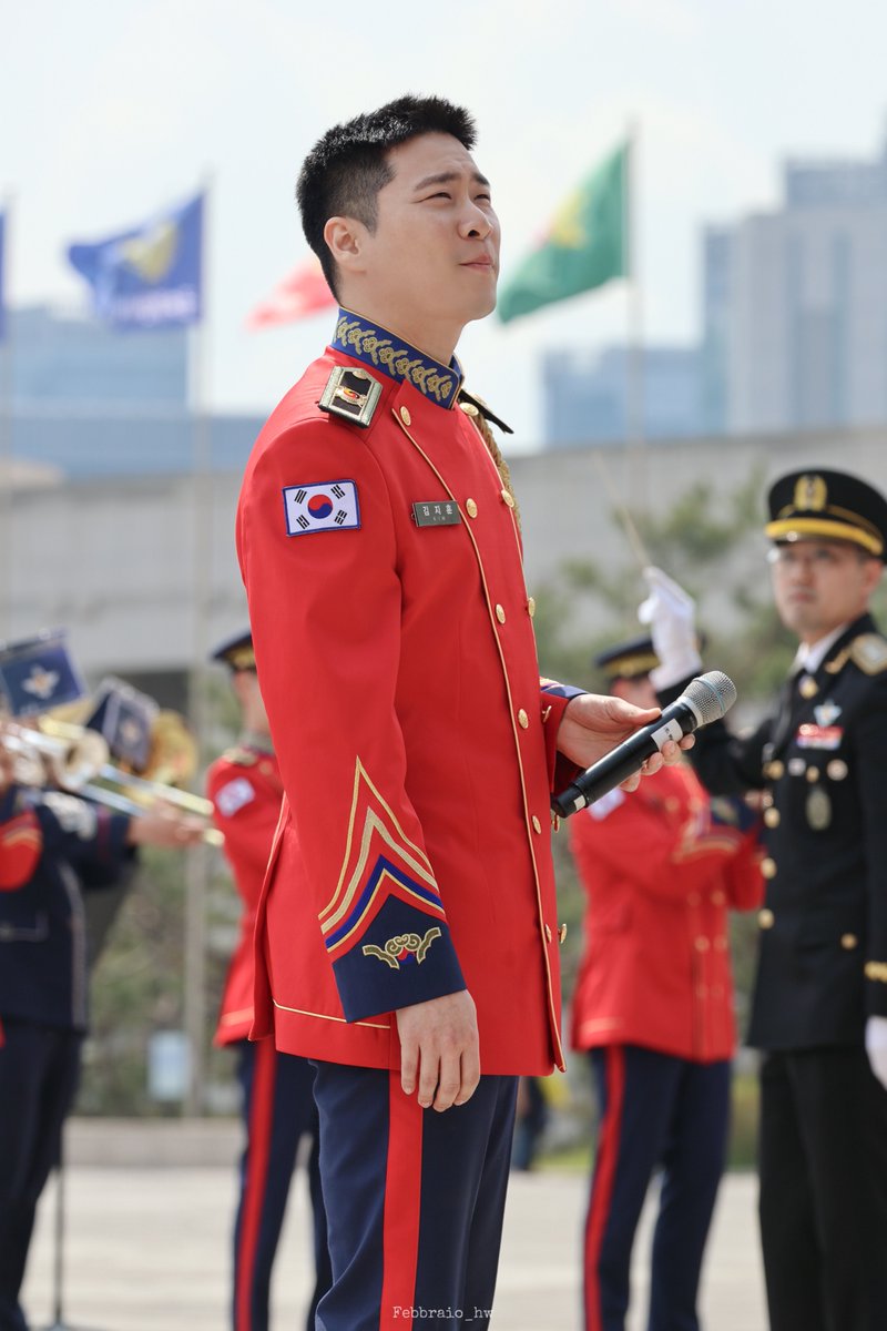 240405 상반기 국군 정례행사

오늘 간 지인분이 사진 보내주셨따,,,🥹
보고싶댜 지훈아🩵

#리베란테 #김지훈