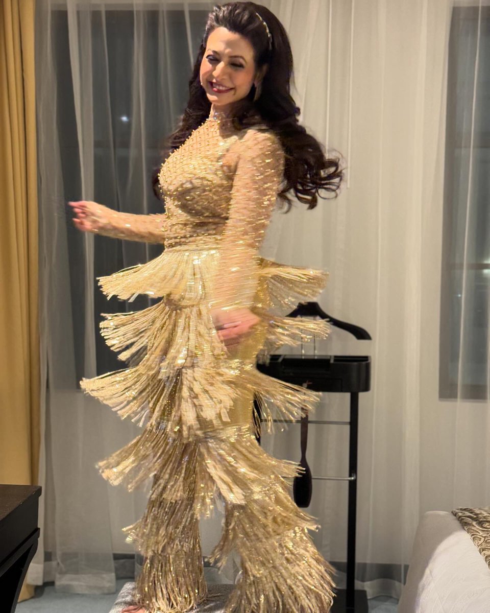 Li’l bit of fun & frolic before getting on stage for my dance performance! 💃😝🤩😜