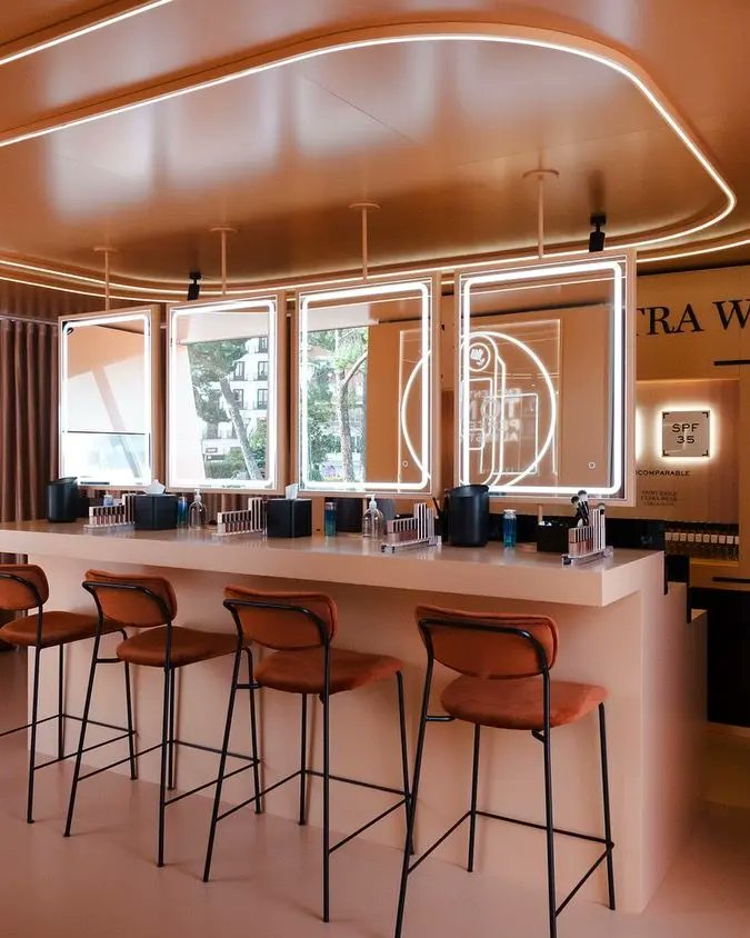 🔵 ¡Nuestro socio #Wozere ha llevado a cabo la creatividad y el diseño, la producción y construcción del espacio, el set design y la localización de la acción de la Maison Lancôme ubicada en la emblemática Plaza Colón de Madrid! 💭 Por primera vez en 14 años, la Maison Lancôme…