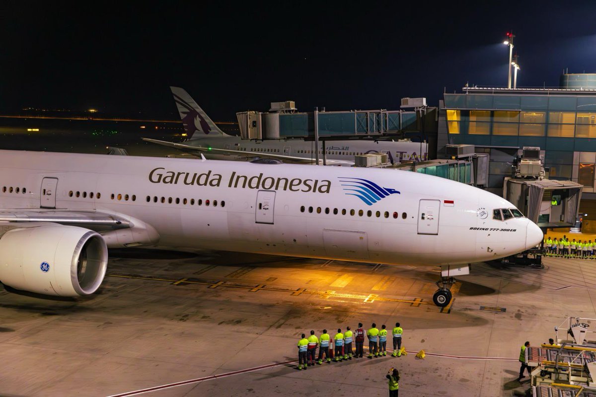 Selamat Detang @IndonesiaGaruda

Welcome to @HIAQatar and to Qatar!

As part of airport traditions a Qatar Aviation Services water cannon salute marked the moment! 

#QatarAirways 
#GoingPlacesTogether