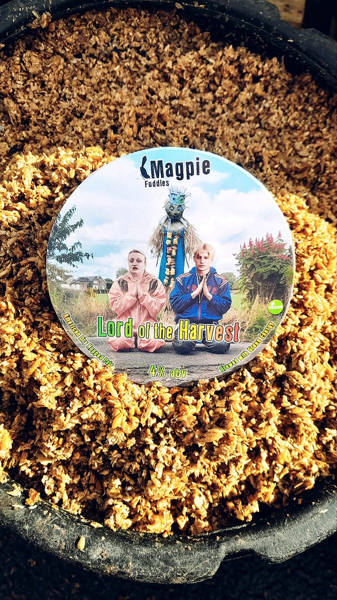 "O yea, o yea, collecting for harvest. Don't draw your curtains, I know that you're in, Carol!"

At Magpie we're big fans of the hilarious @thiscountrybbc created by <a href="/daisymaycooper/">Daisy-May Cooper</a> and @charlie11cooper 

#beer #caskbeer #caskale #craftale #drinkgoodbeer #hops #hophead