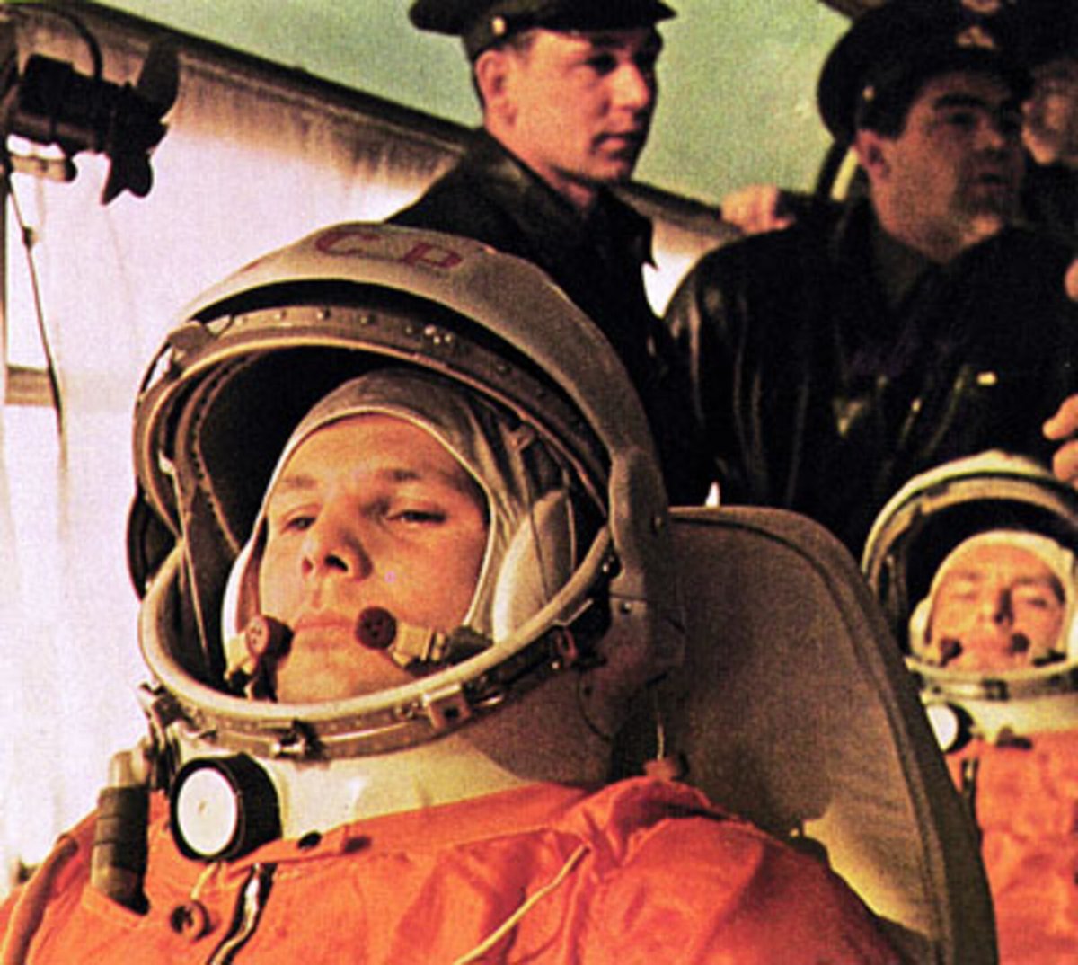 We vieren vandaag de Internationale Dag van de Ruimtevaart!

Op 12 april 1961 maakte Joeri Gagarin als eerste mens een ruimtevlucht. Zijn vlucht in de Vostok 1 ruimtecapsule duurde 108 minuten. Hij maakte één baan om de aarde en landde weer veilig terug op aarde.