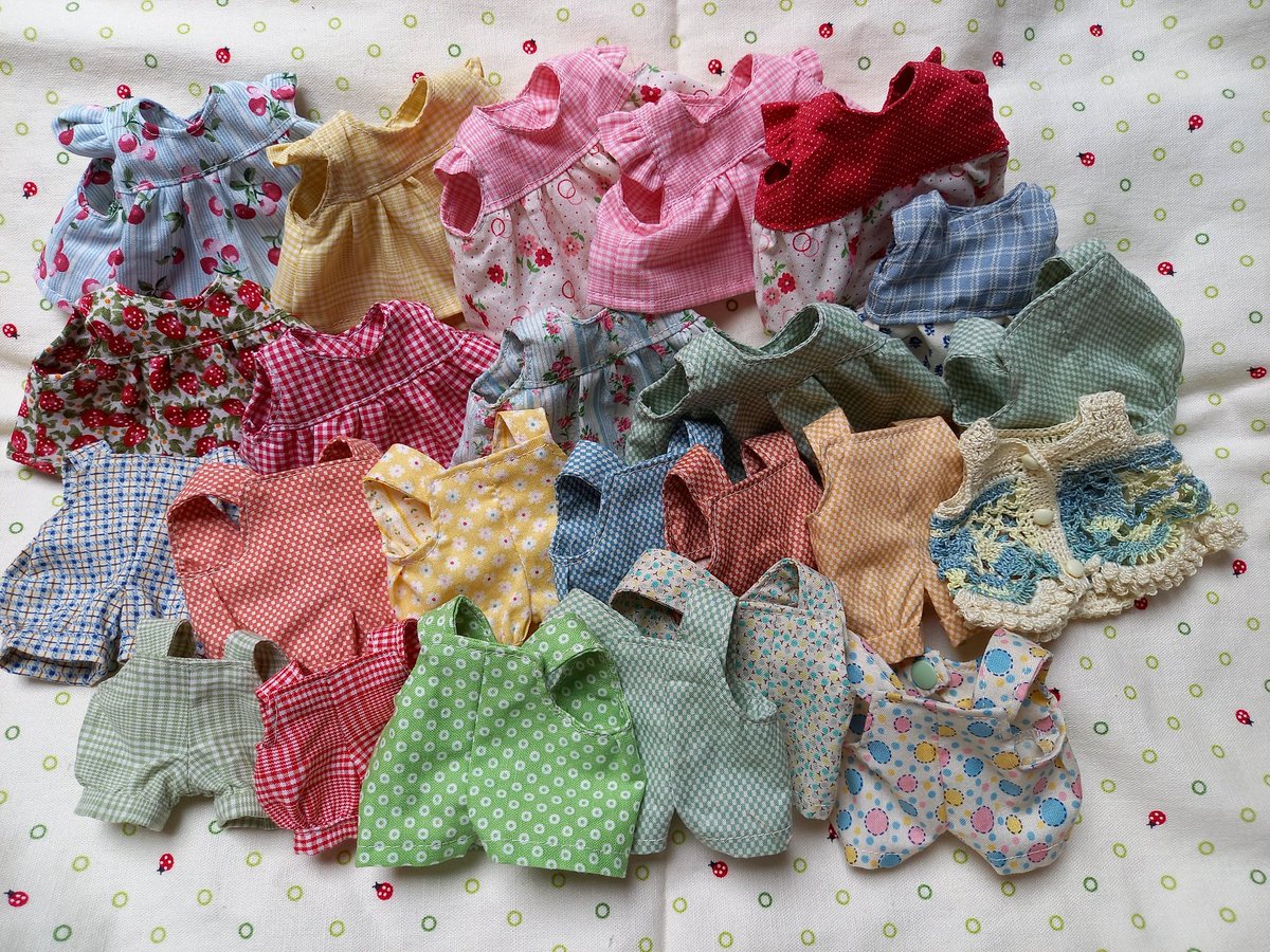 edoyakumaneko's tweet photo. いよいよ明日テディベアコンベンションです。
着せ替え洋服を沢山用意しました。
手持ちのテディベアや動物たちと共にお越し下さいね💖

#テディベアコンベンション 
#着せ替え洋服
#magicpaw https://t.co/lABju8Pux4