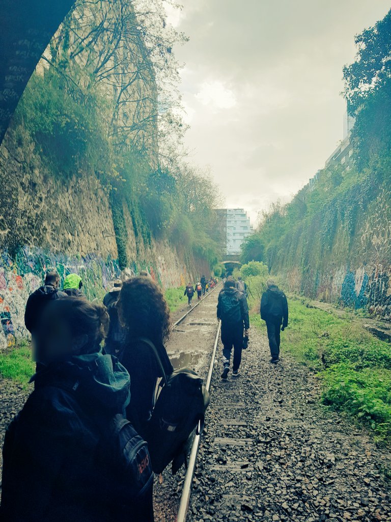 <a href="/Pil_Paris/">Pôle Innovant Lycéen</a> <a href="/LyceeVillon/">Lycée François Villon</a> <a href="/Academie_Paris/">Académie de Paris</a> <a href="/mairiedu13/">Mairie du 13e</a> <a href="/MairieParis14/">Mairie du 14e</a> Beau parcours, notamment les passages sur la petite ceinture de Paris, c'est magique de se retrouver dans ces lieux avec les élèves du <a href="/Pil_Paris/">Pôle Innovant Lycéen</a> <a href="/LyceeVillon/">Lycée François Villon</a>