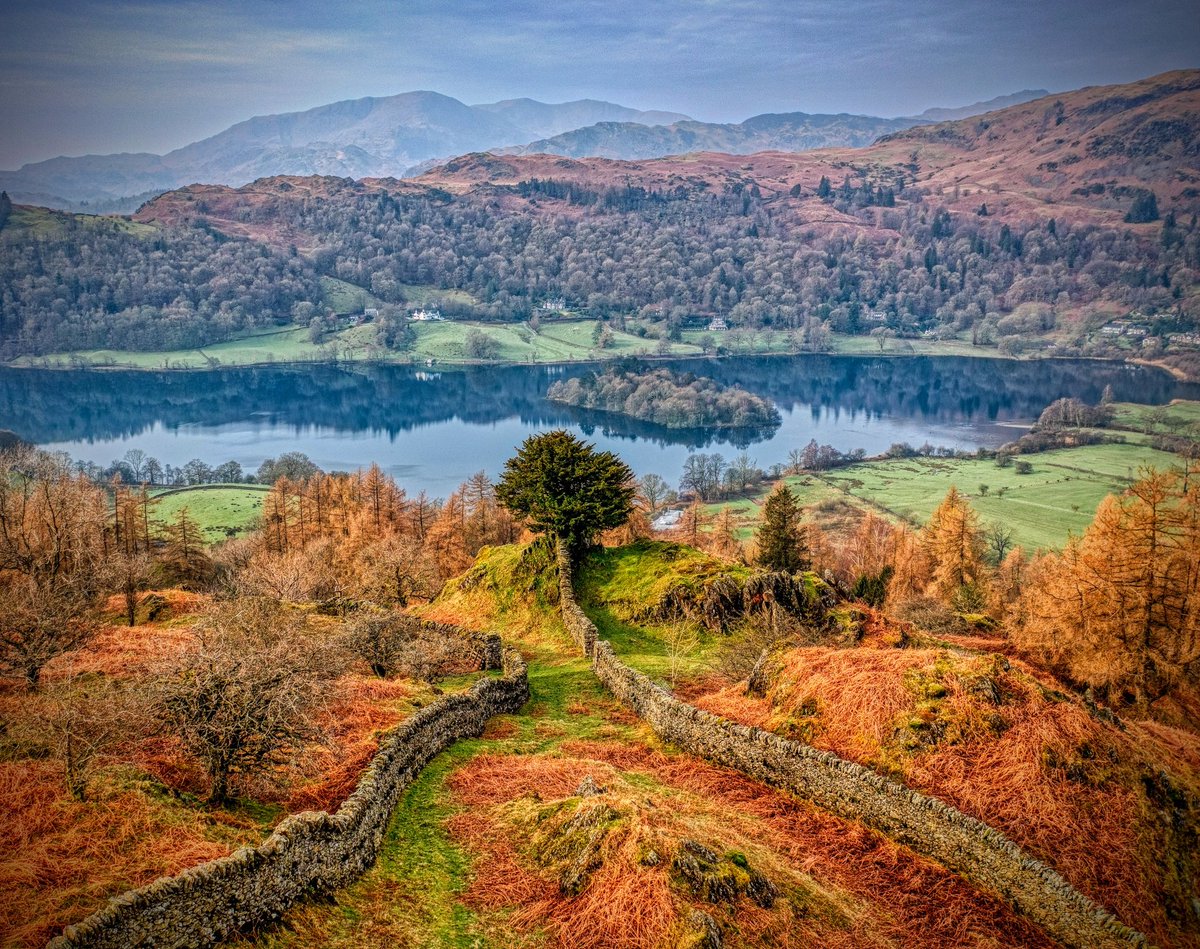 Morning everyone hope you are well. Some unexpected light as I sat and took in the view from Grey Crag above Grasmere. Have a great day. #LakeDistrict @keswickbootco