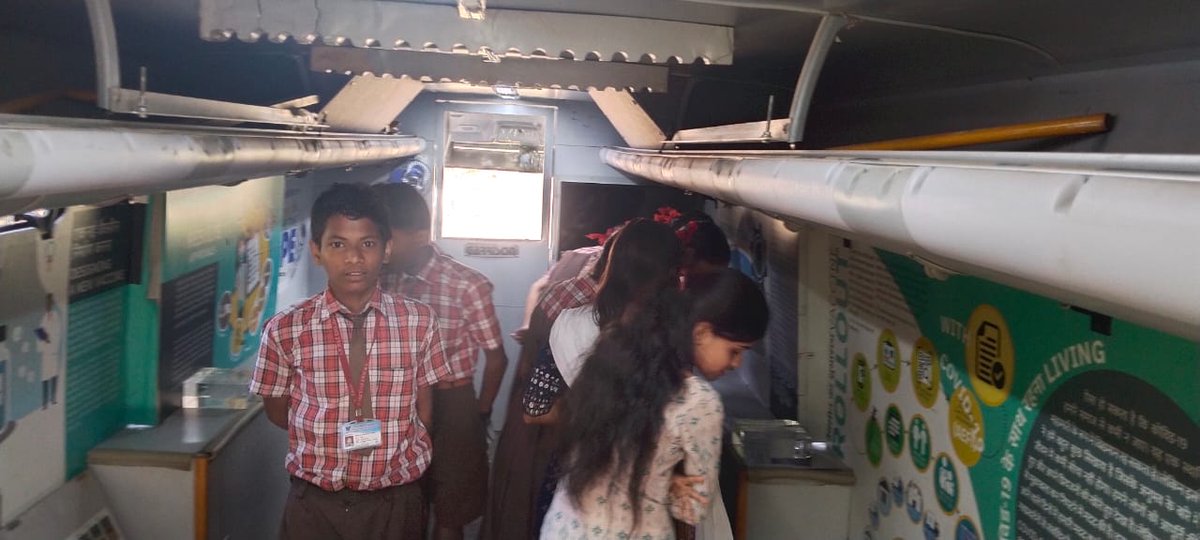 NSCMumbai's tweet photo. Students of VidyaBhavan Education, Tal./Dist. Palghar at the Mobile Exhibition “Vaccines Injecting Hope” by Nehru Science Centre Mumbai on 04.03.2024 #VaccinesInjectingHope #nscmgoi #sciencemuseumlondon #WellcomeTrust #britishcouncilindia #icmrorgination https://t.co/4Eh3UY0I70