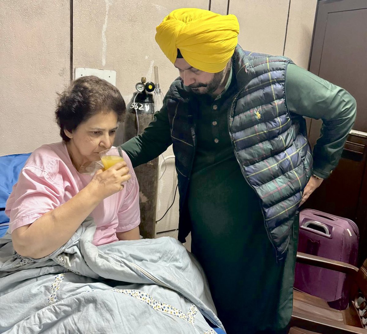 sherryontopp's tweet photo. Operation for rarest of rare Metastasis - lasted three and a half hours …. Affected skin removed and reconstruction done with flaps … her resolve is steadfast , the smile never leaves her face - courage thy name is Noni … Dr Rupinder hoping for a speedy recovery…. https://t.co/qsC6MJW1zE