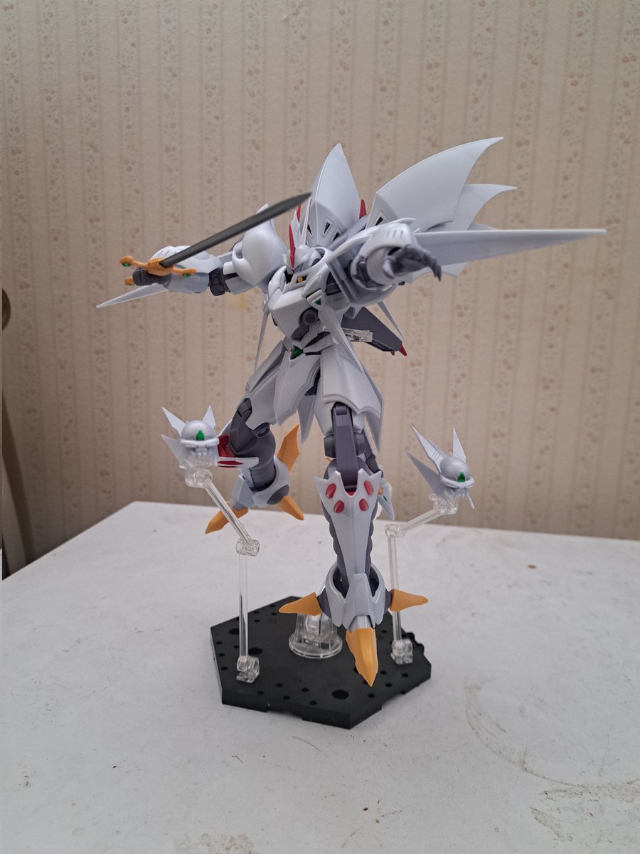 カーズ(゜∀゜)プラモ組んでますぅ tweet media