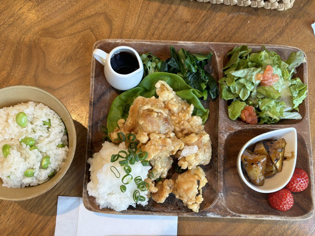 miroir_s's tweet photo. 今日の日替わりランチ
美味しく頂きました！
ランチについてくるお団子は胡麻をチョイス☝️
お茶はほうじ茶をチョイス☝️
大満足でした🌸
#仙台北山
#マルホカフェ https://t.co/K986J73KCH