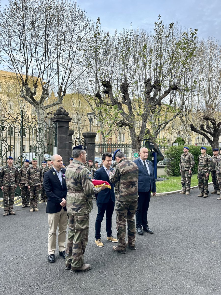 DMD_63's tweet photo. Remise de la médaille des réservistes volontaires de défense et de sécurité intérieure à 3 de nos réservistes citoyens. Fiers de leur engagement ! #DMD63 #RéserveCitoyenne #MRVDSI https://t.co/x0mociJKMC