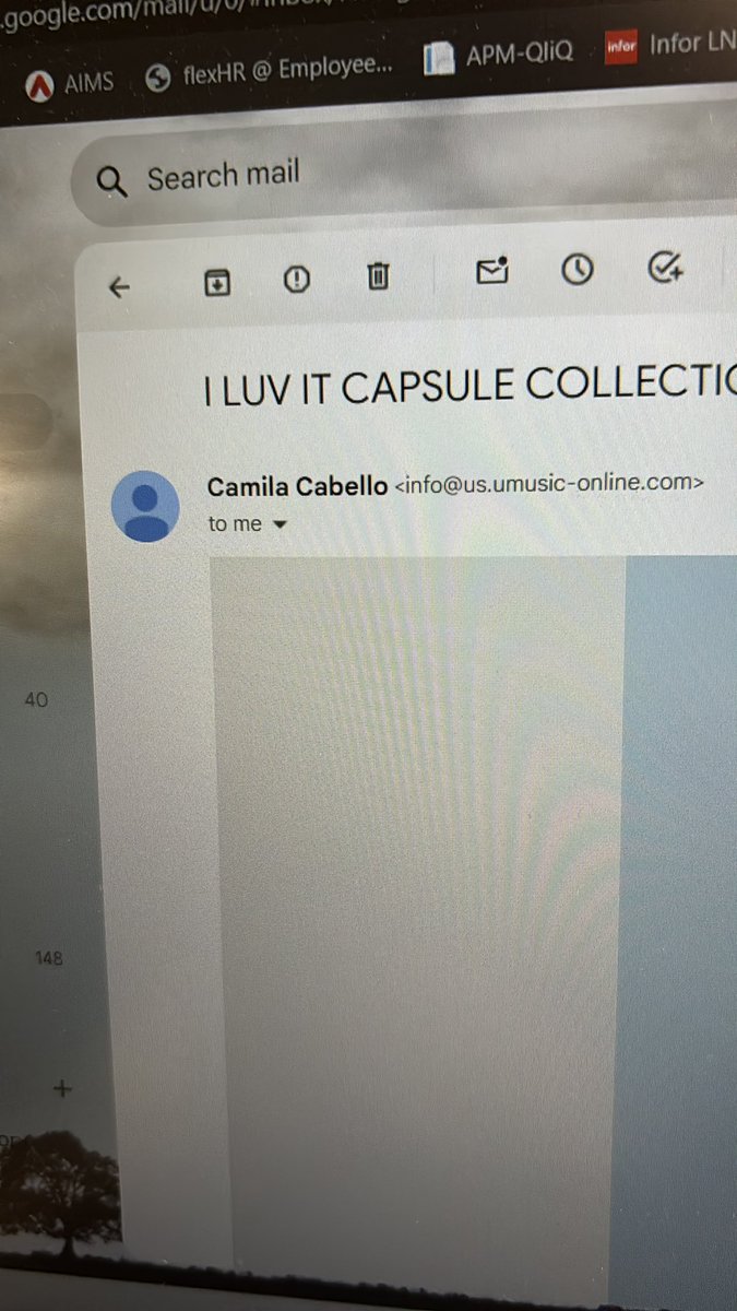 TSnMultifn's tweet photo. Since when was she in umusic? https://t.co/1w4yEdpZA8
