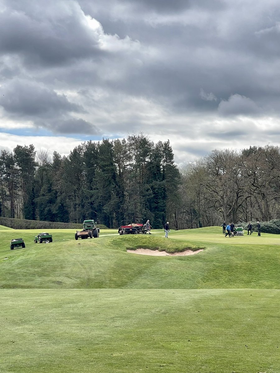 Great to have @KenSiems and @JacobSiems over injecting 30 tonnes of sand over 8500m2 into our greens. Brilliant service and 2 great guys!