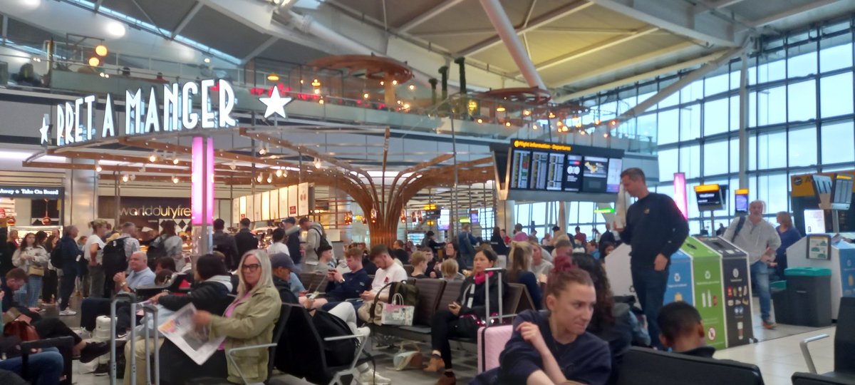 And the journey continues, just getting nearer, at Heathrow. 36 hours since leaving home in Argentina, only a couple more hours to go, hopefully.