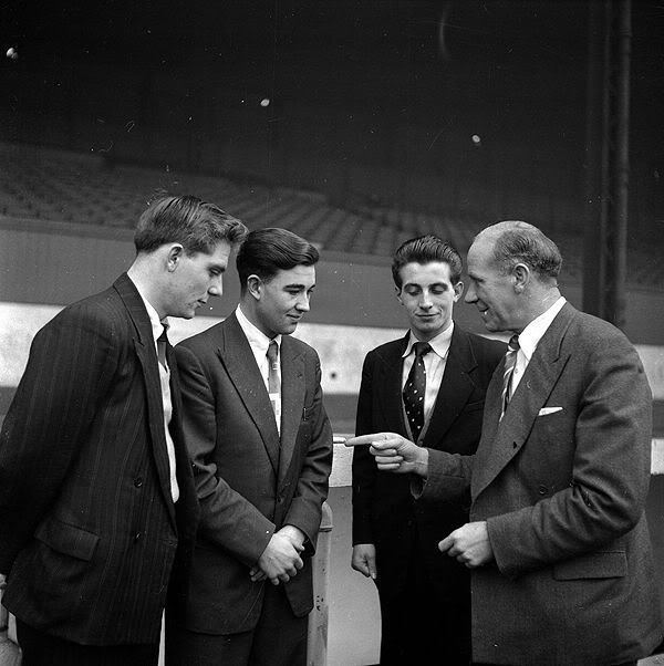 Marvellous photo of Sir Matt at Old Trafford with 3 of his wonderful 'Babes' - Duncan Edwards, Jackie Blanchflower and David Pegg #mufc