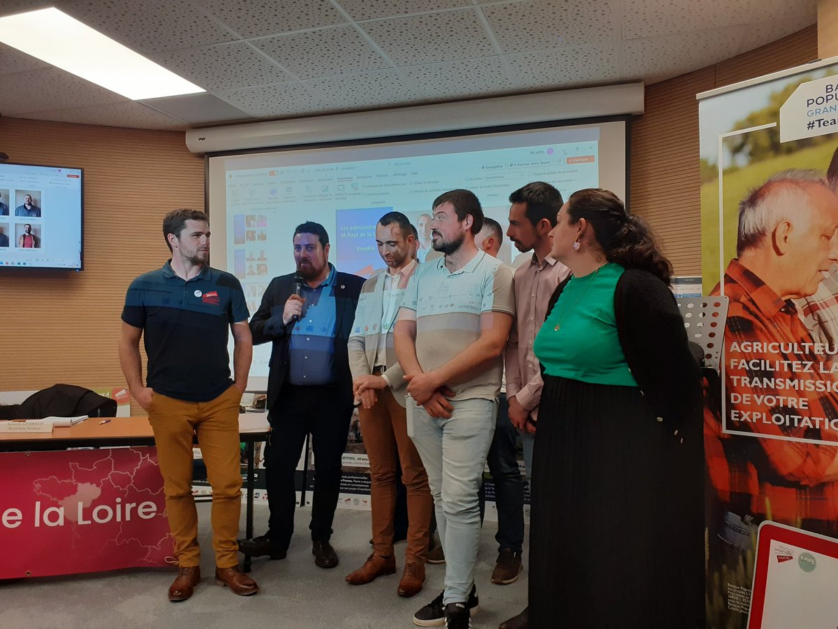 Heureuse de représenter @C_MORANCAIS pour la région @paysdelaloire au CA des @JApaysdelaloire. Merci au président sortant @DessartreBrice ! Les relations JA/région sont fondamentales pour la réussite du renouvellement des générations. Bon vent à la nouvelle équipe !