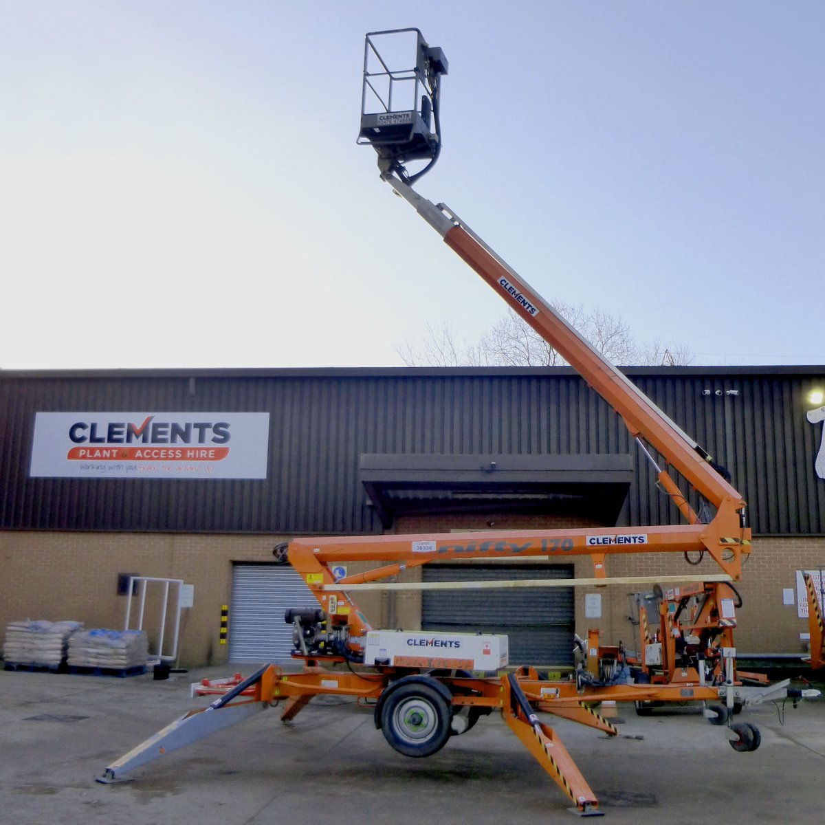 The ultimate pick up & go cherry picker is back in stock. This @niftyliftworld 170T trailer mounted boom lift can be towed away from our depot, enabling you to work at heights up to 17m. To check out the specs: buff.ly/49iCULP. Or call the office on 02476 474849.