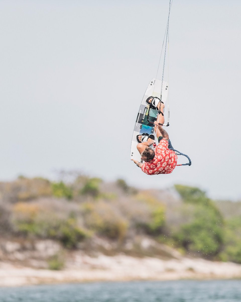 The steez is real⚡

🏄‍♂️ @gringokite
📷 @supernothing_ofc | @thomasburblies

#corekites #ridecore #gokiting #kitesurfing #kiteboarding #fusion6 #freestyle