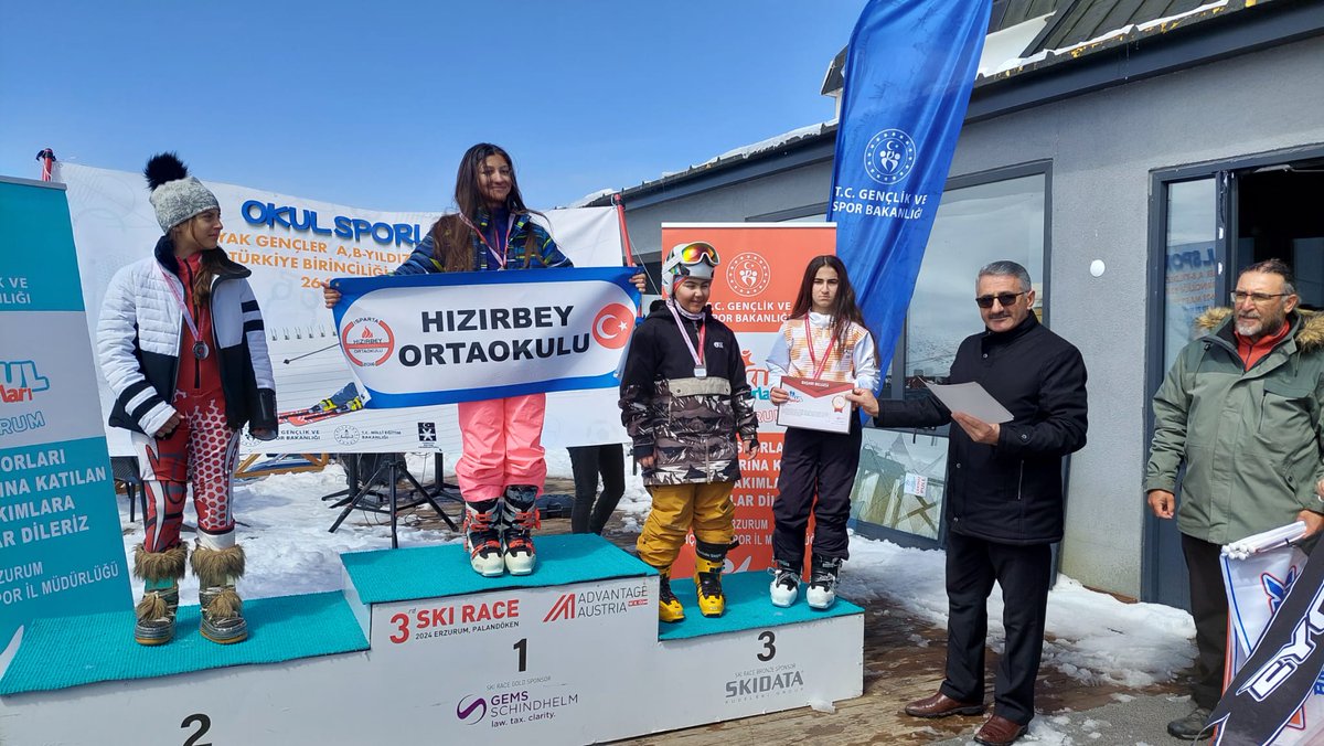 Valimiz Sayın Gökmen Çiçek'in himayelerinde başlatılan Erva Spor Okulları meyvelerini vermeye başladı. Erva Spor Kulübü Sporcumuz Sümeyye Yaren Güneş Okul Sporları Snowboard Türkiye Şampiyonasında üçüncüsü olarak bronz madalyanın sahibi oldu. Tebrikler Sümeyye🥉👏