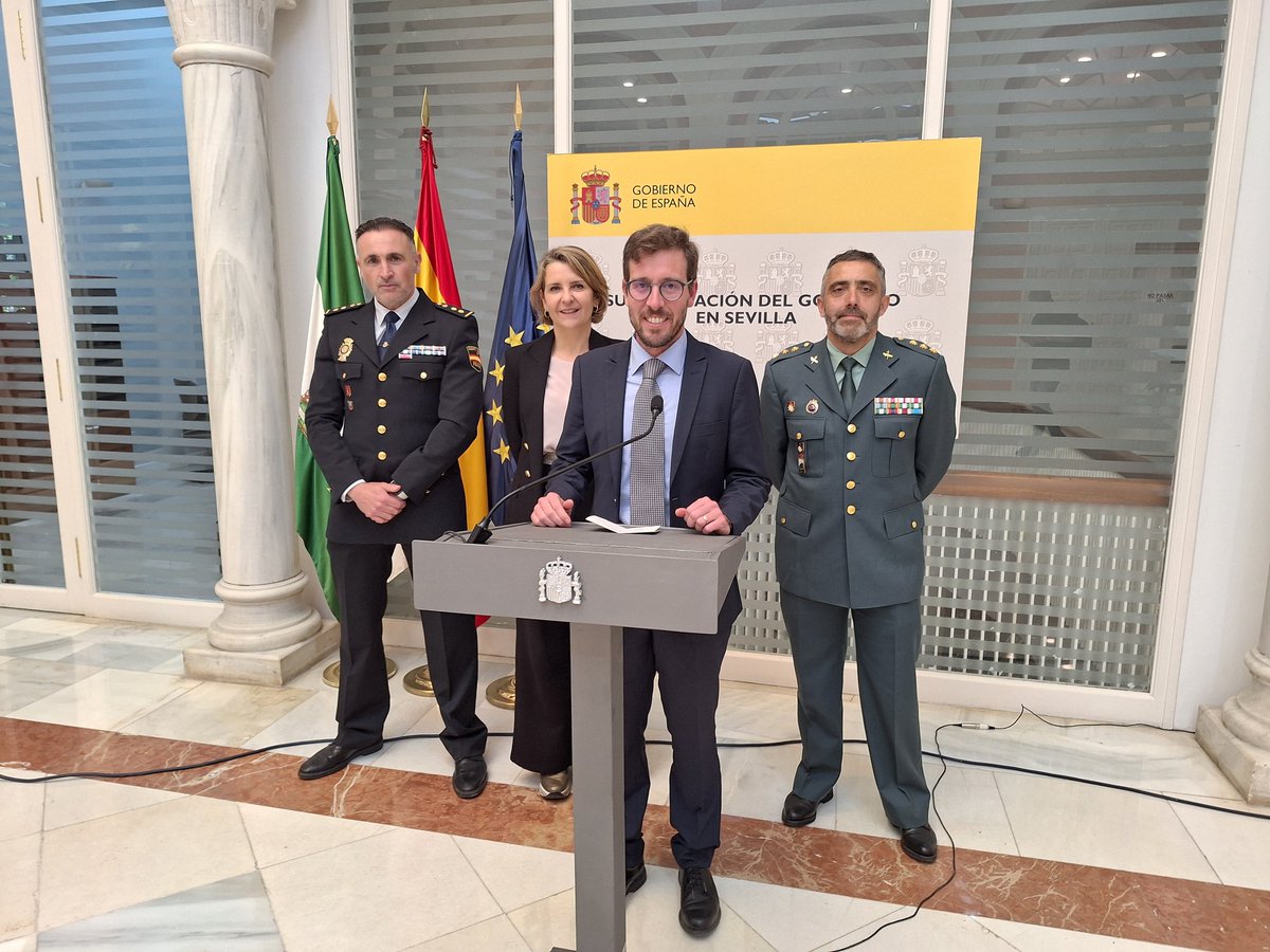 Más de 1.600 efectivos de @policia y @guardiacivil velarán por la seguridad de la #CopaDelRey en #Sevilla. Se unirá personal de @DGTes, Policía Local o Emergencias entre otros. El dispositivo comenzó hace unos minutos y se cerrará el domingo con la vuelta de ambas aficiones.