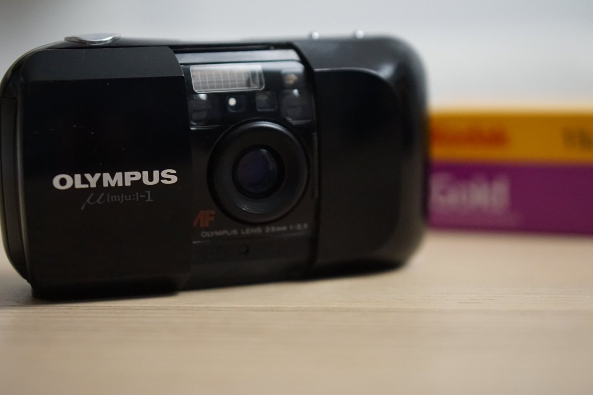 adamwetherden's tweet image. I&apos;ve decided to document my life by taking a single photo everyday. I&apos;ll be doing it using a camera left to me by my grandfather.

Today is day one, so check back here in 36 days - plus development time. 😅

#filmphotography