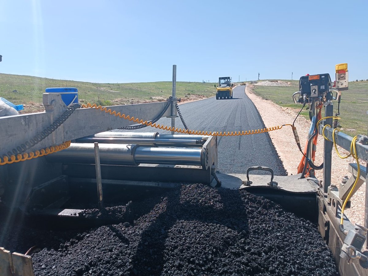 sanliurfabld's tweet photo. 📍Bozova

Kılçık - Pirhalil - Taşan güzergahında sıcak asfalt çalışmalarımız devam ediyor🚧

#BüyükşehirHerYerde https://t.co/TYPTY3UinC