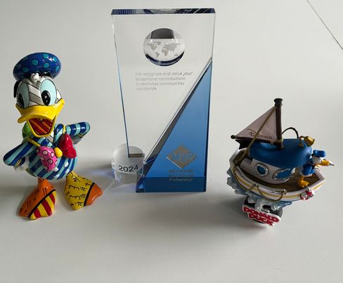 I've just received the #Microsoft MVP Award trophy! It will fit in perfectly with my office decorations! #MVPBuzz