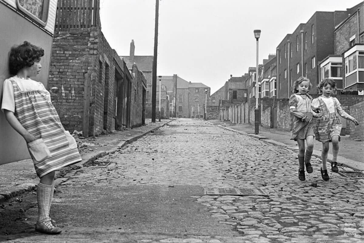 Girls Skipping by Tish Murtha. From the series Elswick Kids (1978). Photo © Ella Murtha, all rights reserved.