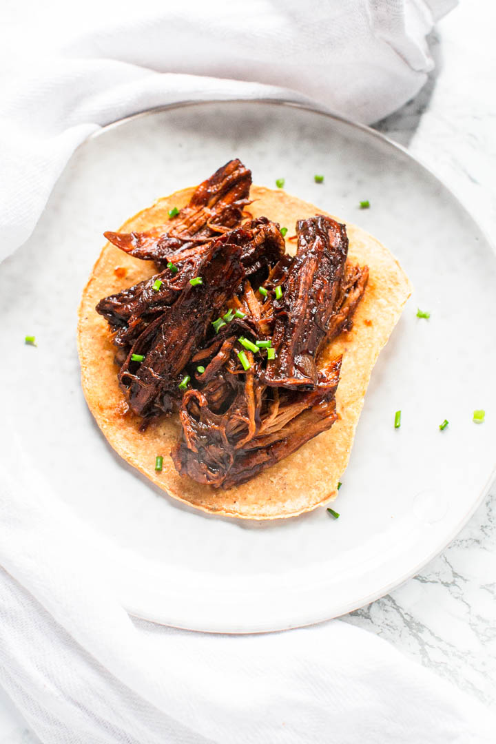 Pulled pork tostadas are great to serve for lunch or dinner. Made with oven-pulled pork, and homemade barbecue sauce on top of a crunchy tostada shell thetortillachannel.com/pulled-pork-to… #recipes #RecipeOfTheDay #Lunchtime #dinner