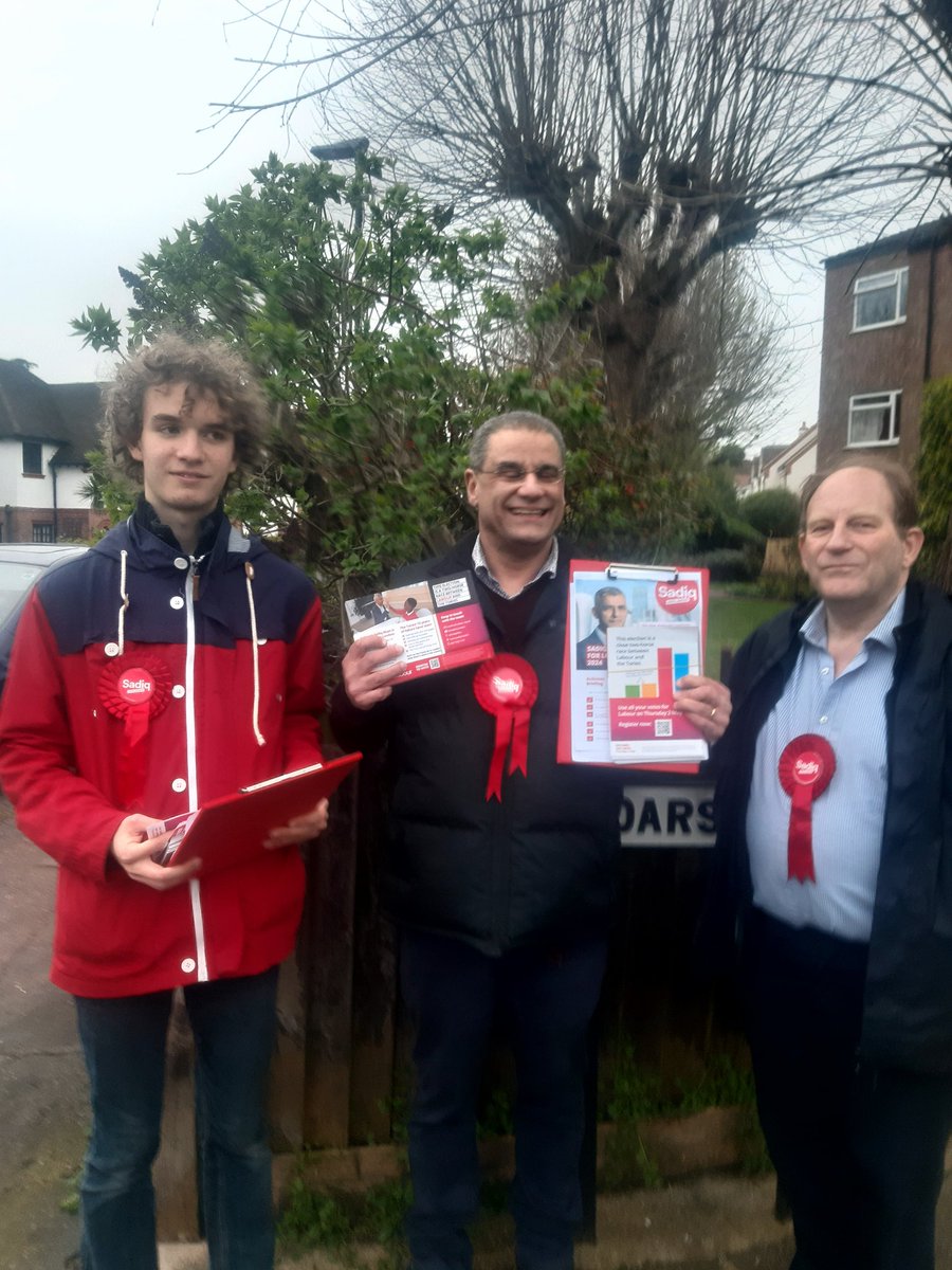 @twickenhamclp and @richmondclp out last night campaigning for @MarcelaBenede10 and @SadiqKhan. Telling residents that as we now only get one vote for @MayorofLondon (used to have two) we have to vote @UKLabour unless we want a @Conservatives Mayor. #VoteSadiq2ndMay #VoteMarcela