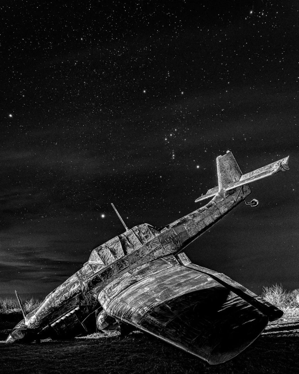 We can't stop staring at this photo of our Stuka sculpture at night from colinnmenniss ✈️ Looking for a day out this weekend? The Memorial is open every day between 10am and 5pm. Book Scramble Experience tickets 🔗: tinyurl.com/5xhpn5ct
