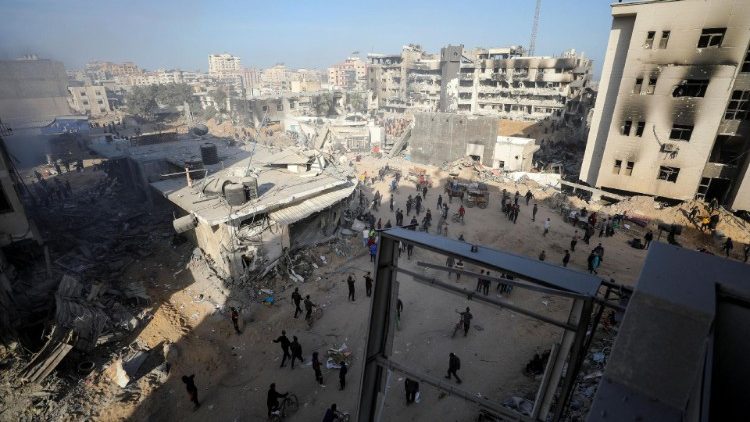 📌 Il Mondo alla Radio ⏱16.05 Quali sono le condizioni di vita a #Gaza? Israele consentirà la consegna ''temporanea'' di aiuti attraverso il confine settentrionale con la Striscia Come continuare a parlare di pace? Ospiti: Calvelli, d. Bizzotto @progettoMondo @FOCSIV
