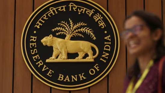 भारतीय रिजर्व बैंक (RBI) ने शुक्रवार को गांधीनगर स्थित अंतरराष्ट्रीय वित्तीय सेवा केंद्र (आईएफएससी) में सॉवरेन हरित बॉन्ड(एसजीआरबी) में निवेश तथा कारोबार की अनुमति देने की घोषणा की
#SovereignGreenBonds #IFSC #Gujarat #SGRB #RBI #Gandhinagar #jagoindiajago