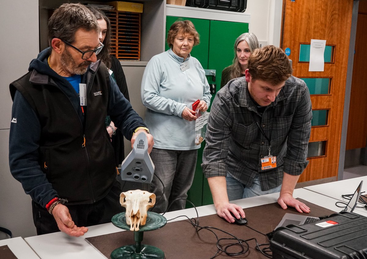 ZooarchLabSheff's tweet image. Understanding Zooarchaeology II Day 3. 3D scanning, photography, skeletal preparation, biometric analysis and more!   Very proud of our enthusiastic participants! 😊@UniShefArch @UAlbarella @ChippingEwan @SnakesAndBones @tracyplatts