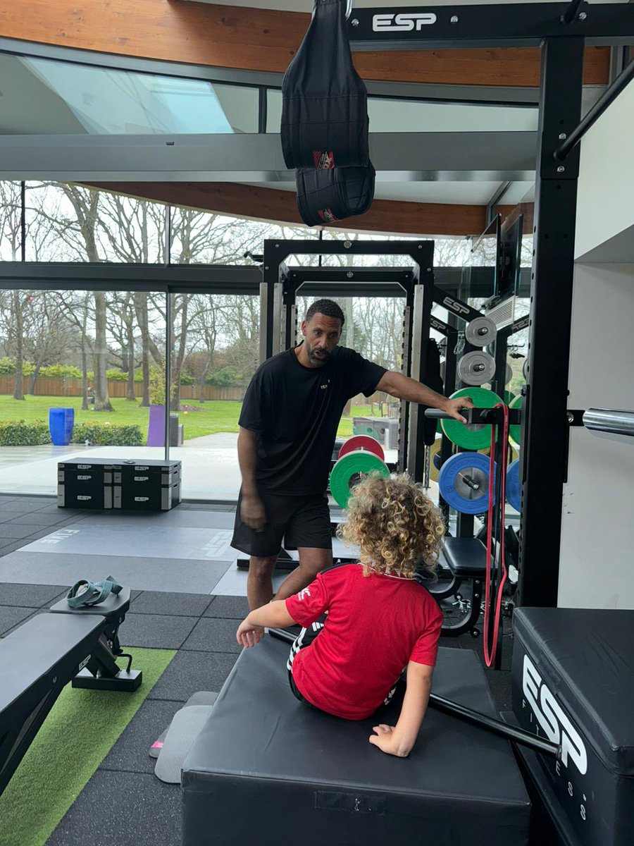 rioferdy5's tweet image. Just telling Cree he can’t change the team he supports after last night 😫💔