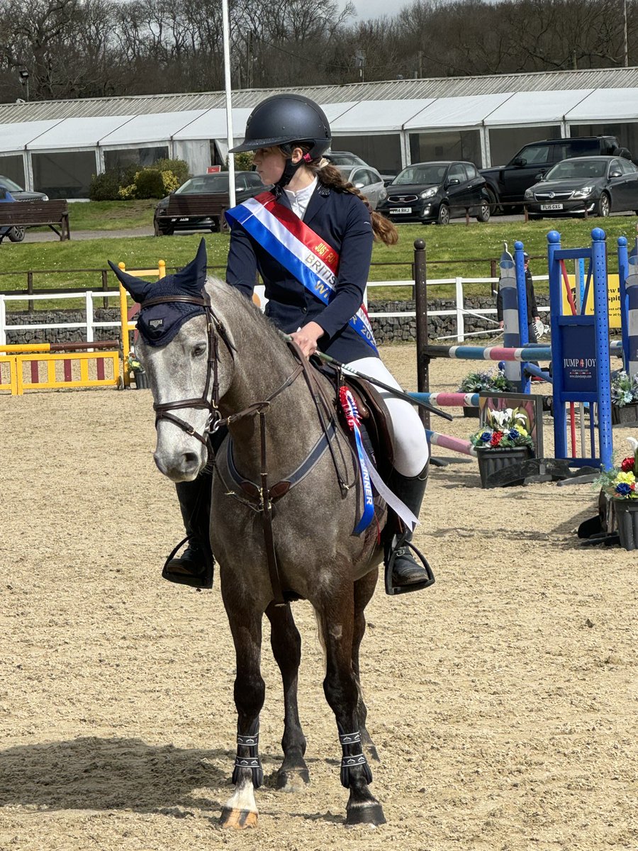 Congratulations to Clementina who represented Eagle House at the ‘Just for Schools’ Winter Championships and received a 1st (70cm) and 3rd (80cm) in her showjumping. Simply amazing! #EagleHouseSport #JustForSchools @BritShowjumping