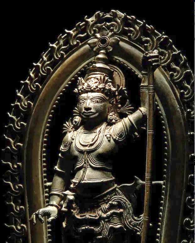 Sri Rama 🏹 Kerala, Chera Period, 11th Cent, Bronze. A rare sculpture of Rama from Kerala. Kerala bronzes are among the most under-appreciated & least studied schools of Indian art bcos of so much attention to ornamentation is given. More research is required.