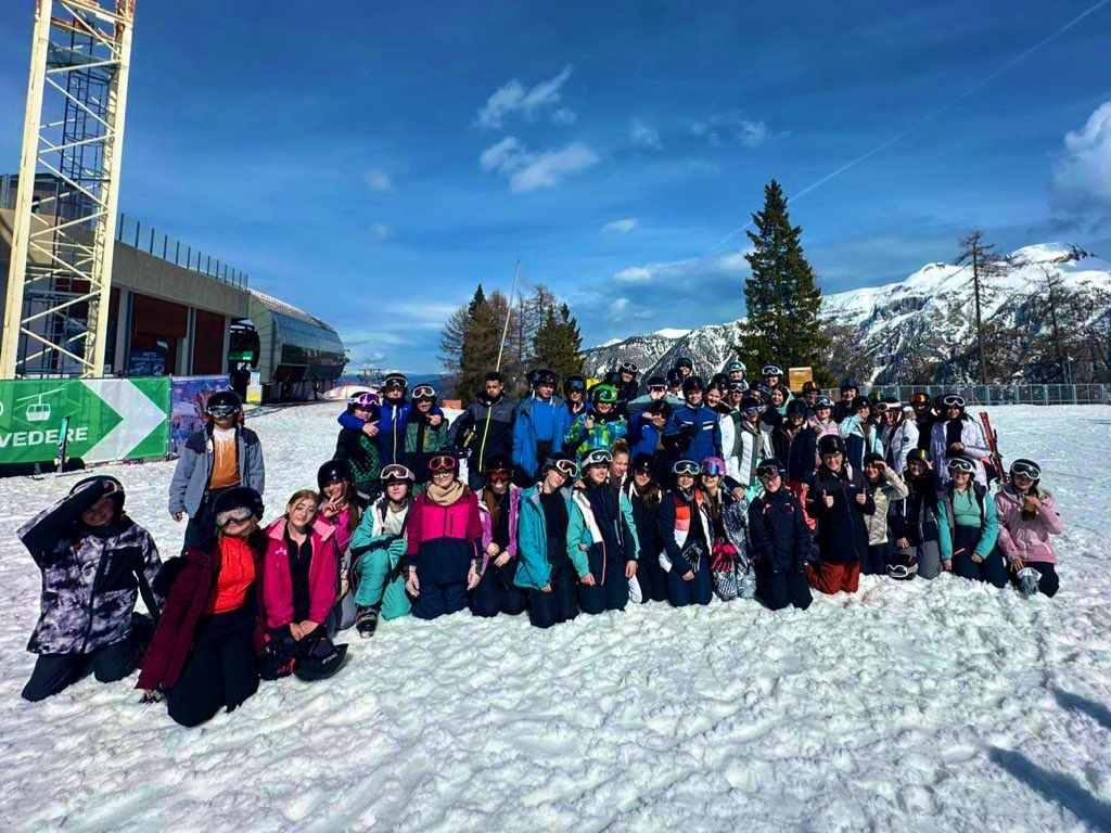 Day 5 - and that’s a wrap. What a week it’s been on the slopes. Every single minute has been absolutely brilliant. Students have had an absolutely brilliant week, capped off with a final day in the sunshine. There’s nothing quite like it. #stwaitaly24