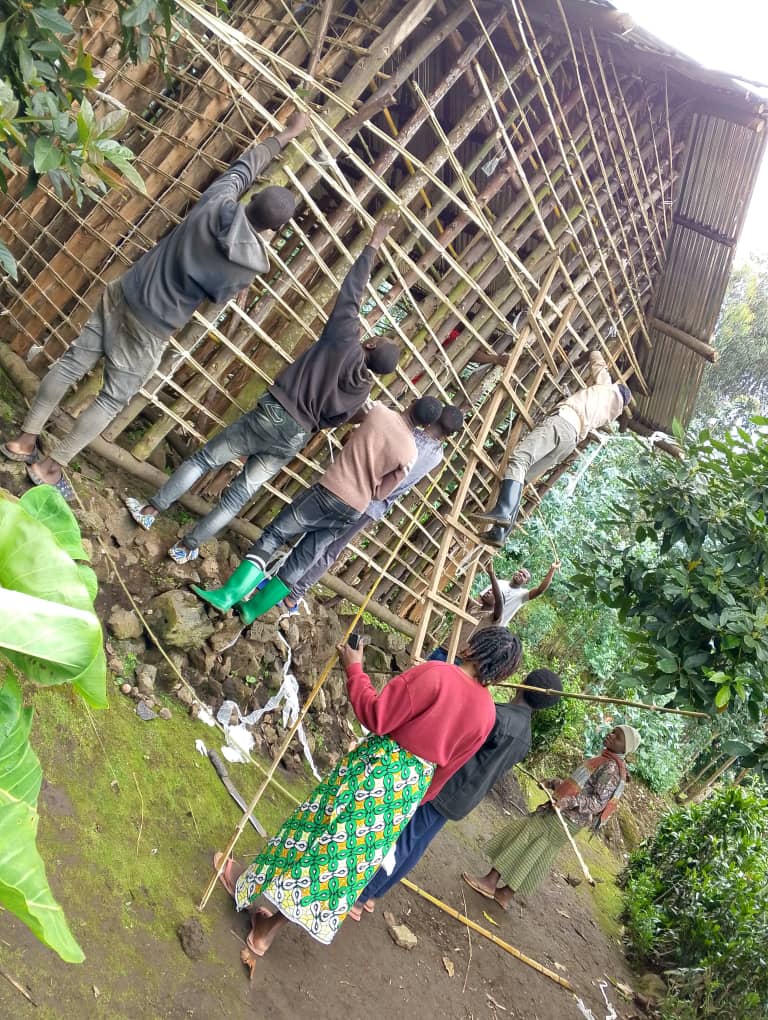 NYC_Rubavu's tweet photo. Kuri uyu wa 04-04-2024 mu @RubavuDistrict mu murenge wa #Mudende mu rwego rwo kuzamura imibereho myiza y'umuturage  Urubyiruko twubakiye inzu  umuturage utishoboye utuye muri uyu murenge. @MudendeSector @RyvcpRubavu @promulindwa @RwandaWest @RwandaYouth @RwandaLocalGov https://t.co/Lyt6LMO8H9