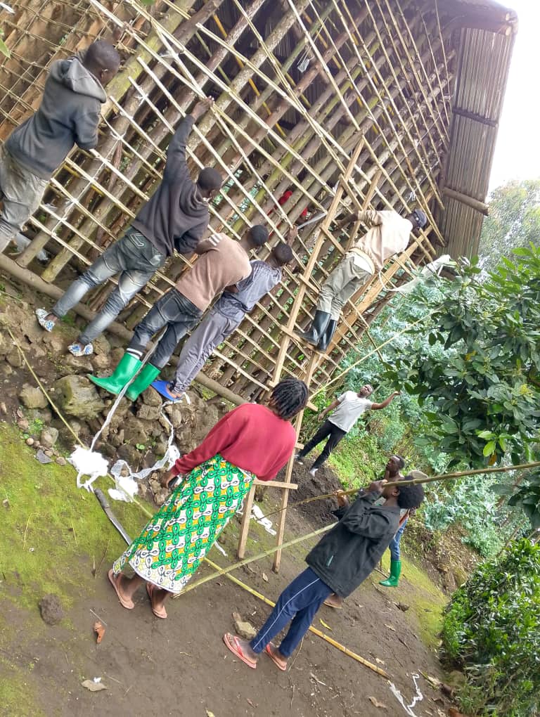 NYC_Rubavu's tweet photo. Kuri uyu wa 04-04-2024 mu @RubavuDistrict mu murenge wa #Mudende mu rwego rwo kuzamura imibereho myiza y'umuturage  Urubyiruko twubakiye inzu  umuturage utishoboye utuye muri uyu murenge. @MudendeSector @RyvcpRubavu @promulindwa @RwandaWest @RwandaYouth @RwandaLocalGov https://t.co/Lyt6LMO8H9